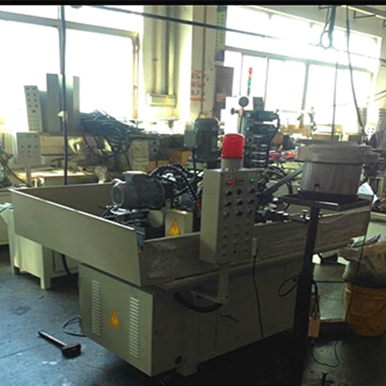  插针伺服自动钻孔铣扁铣杯口专用机